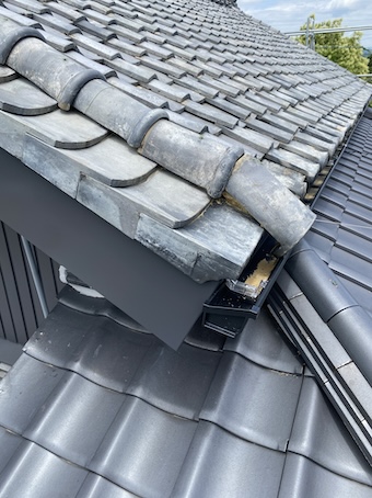 瓦　先端　落ちそう