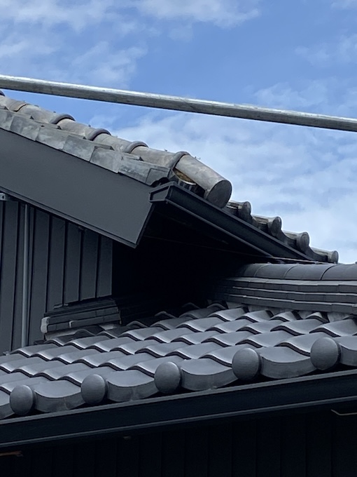 瓦　先端　落ちそう