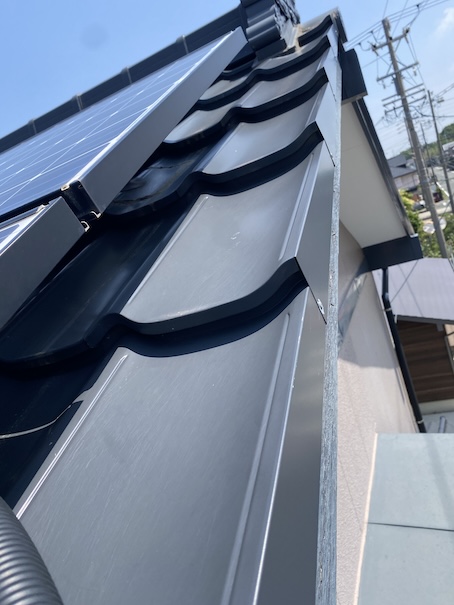 ソーラーパネル　 隙間　鳩