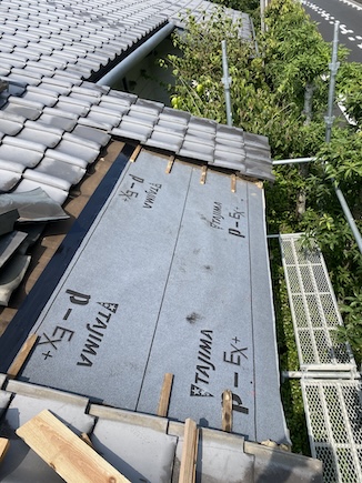 新城市 瓦屋根 雨漏り 瓦の下 腐る 下地 野地 部分交換 ルーフィング