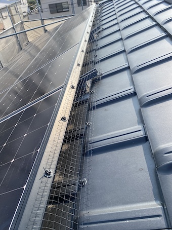 太陽光パネル　鳥よけネット　豊川市 鳩　