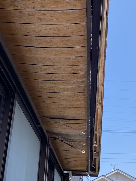 豊橋市　軒天　木製　剥がれ　修理　見積もり