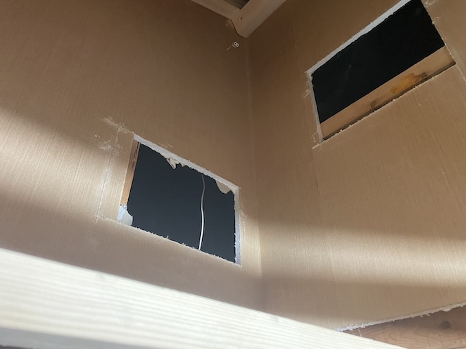 岡崎市　ベルックス　トップライト　天窓　撤去 　室内　補修  小屋裏