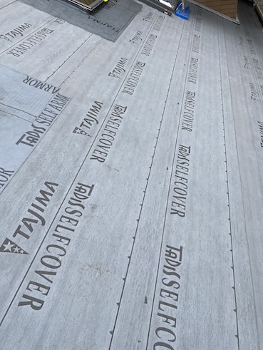 豊橋市　屋根カバー工法　棟板金　撤去　カラーベスト　外装　リフォーム　防水紙　ルーフィング　粘着