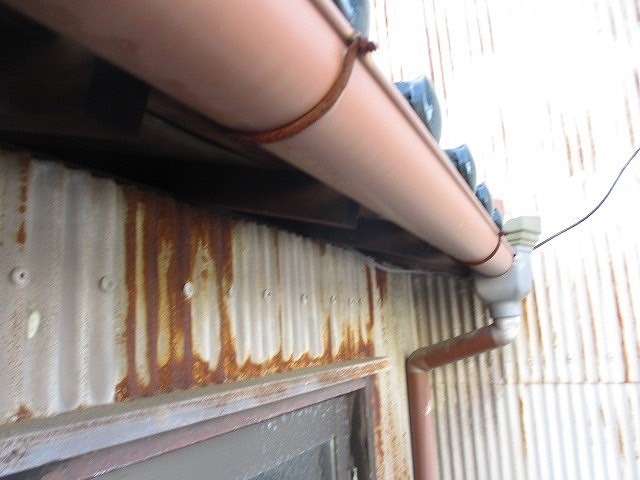 雨樋の劣化による変形に注意