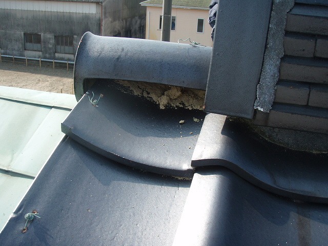 巴瓦　シックイはがれ