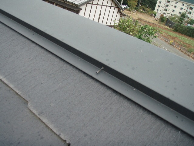 棟板金　釘浮き