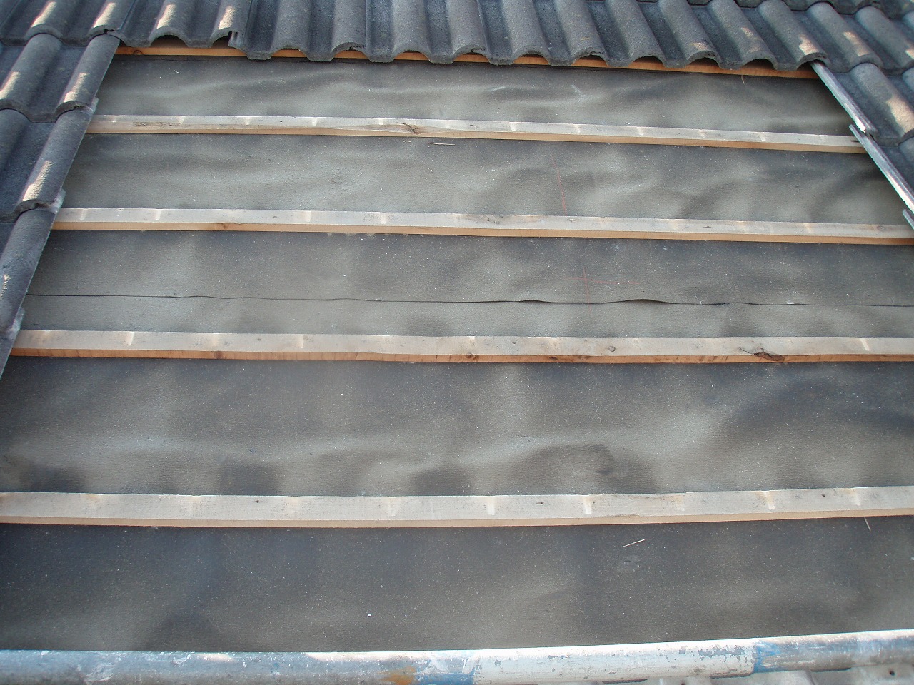 セメント瓦　トップライト取付け前