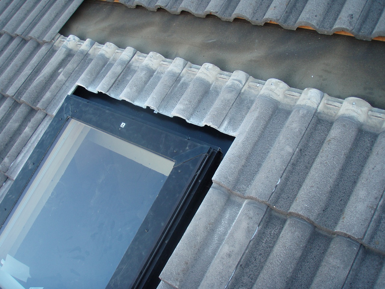 トップライト廻り　瓦納め