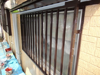 窓の格子をとそうまえ