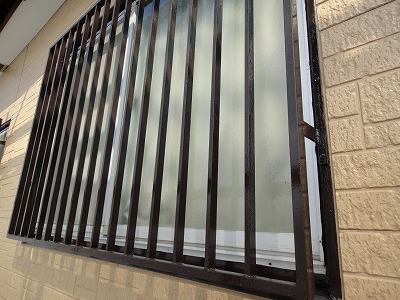 窓の格子塗装しました