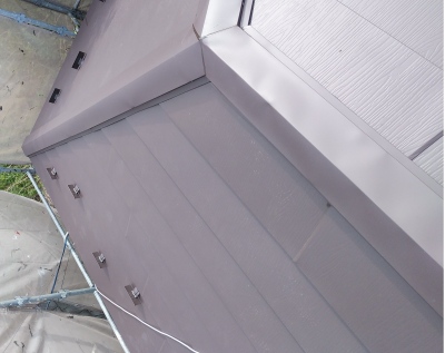 川越市　屋根葺き替え工事　棟板金設置