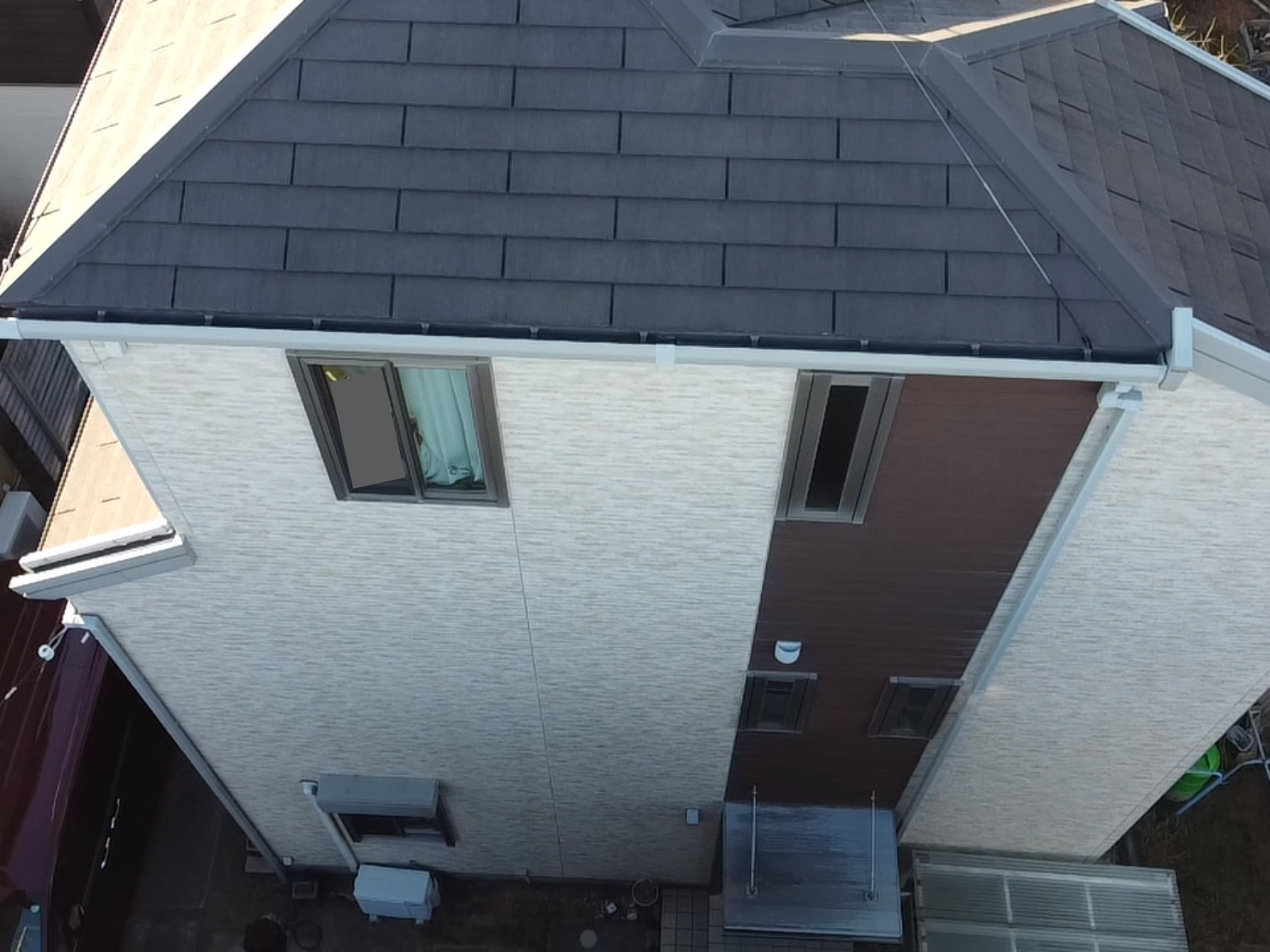 白と茶色のサイディング外壁