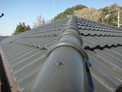 屋根の棟瓦を施工しました