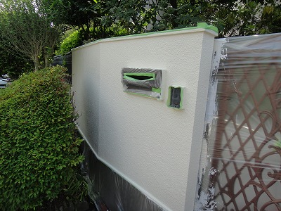 外塀の塗り替えも行います