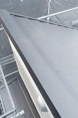 越谷市　屋根カバー　重ね葺き