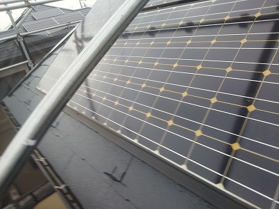 太陽光パネルのある屋根も塗装できます　埼玉
