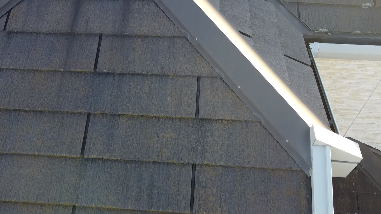 棟板金のアップ写真