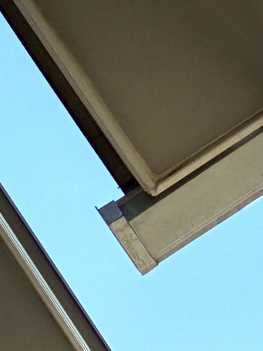 雨シミのない屋根の軒天