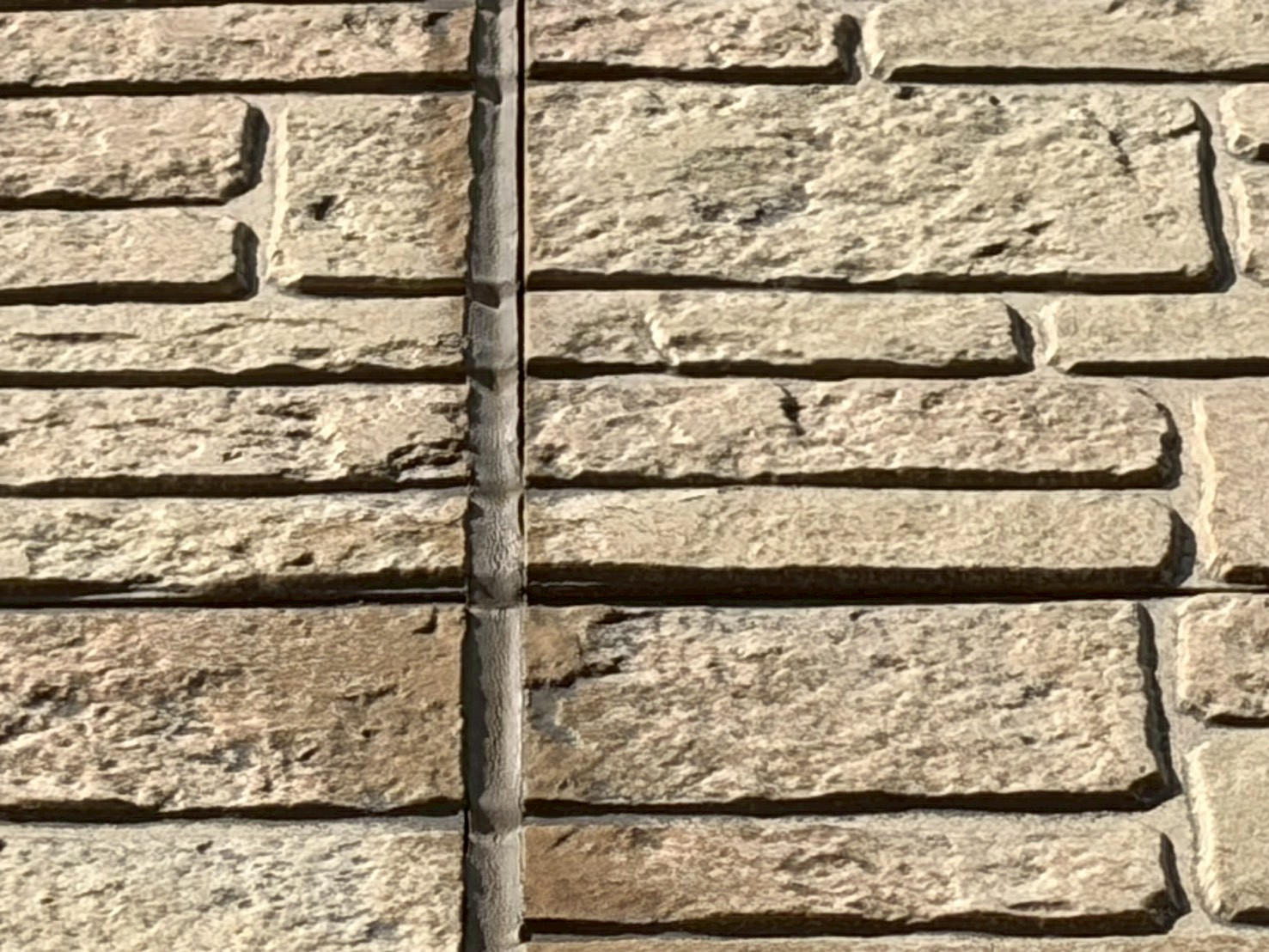 サイディングの段差を近くで確認