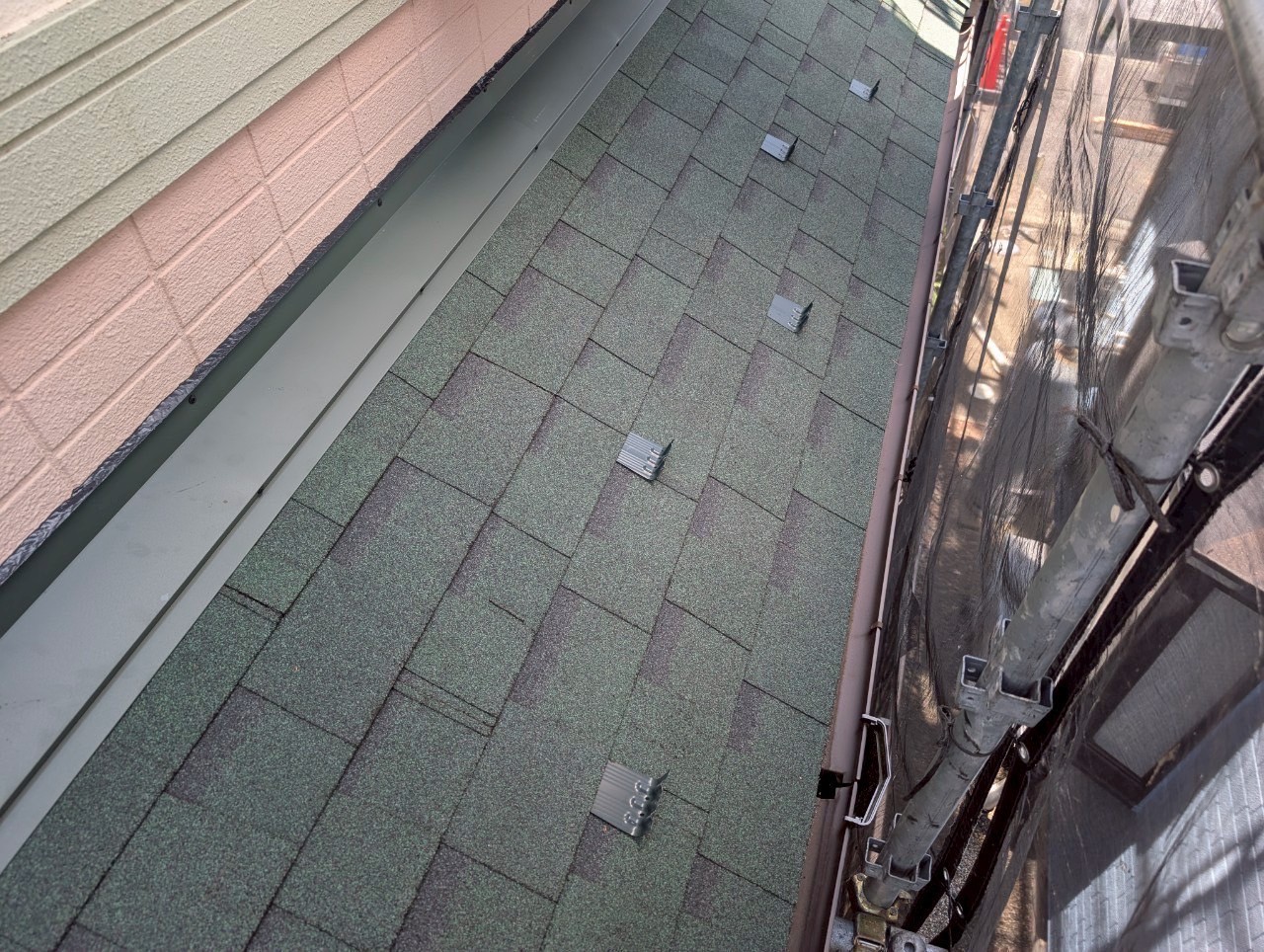 壁際板金の設置