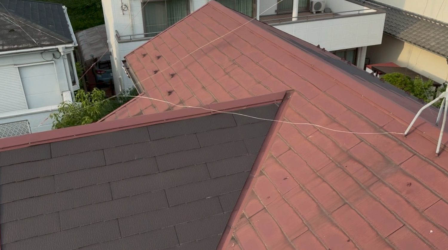 部分的に屋根の葺き替えをしたスレート屋根
