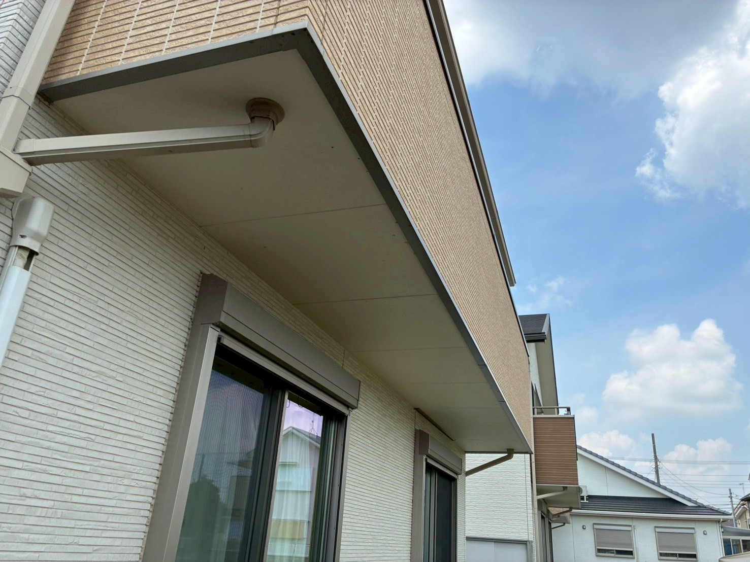 水シミがなく綺麗なバルコニー下の軒天