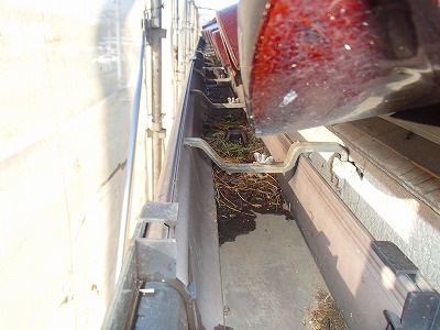 さいたま市岩槻区　雨樋洗浄前
