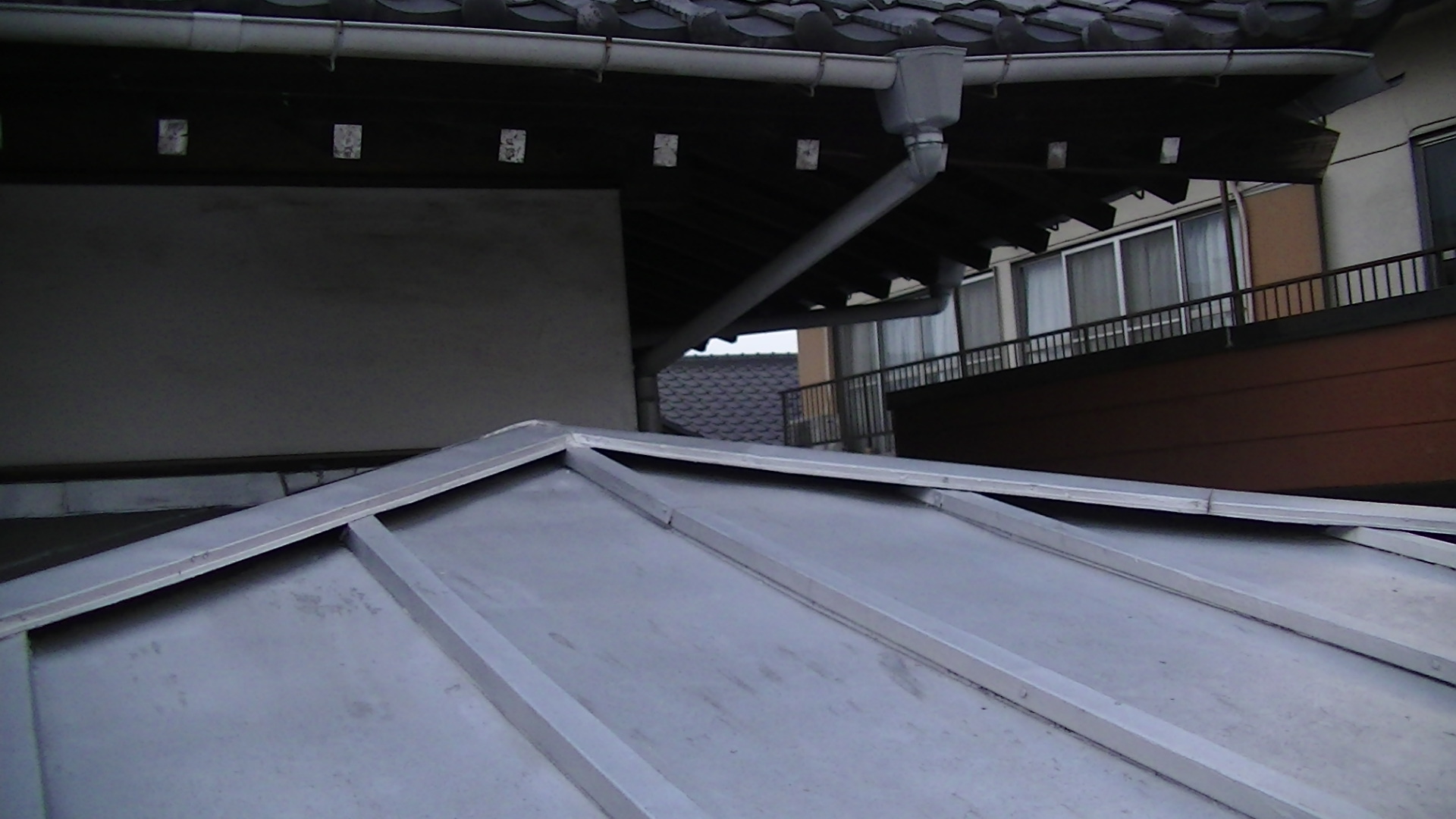 上屋根・外壁に近い位置の納まり確認