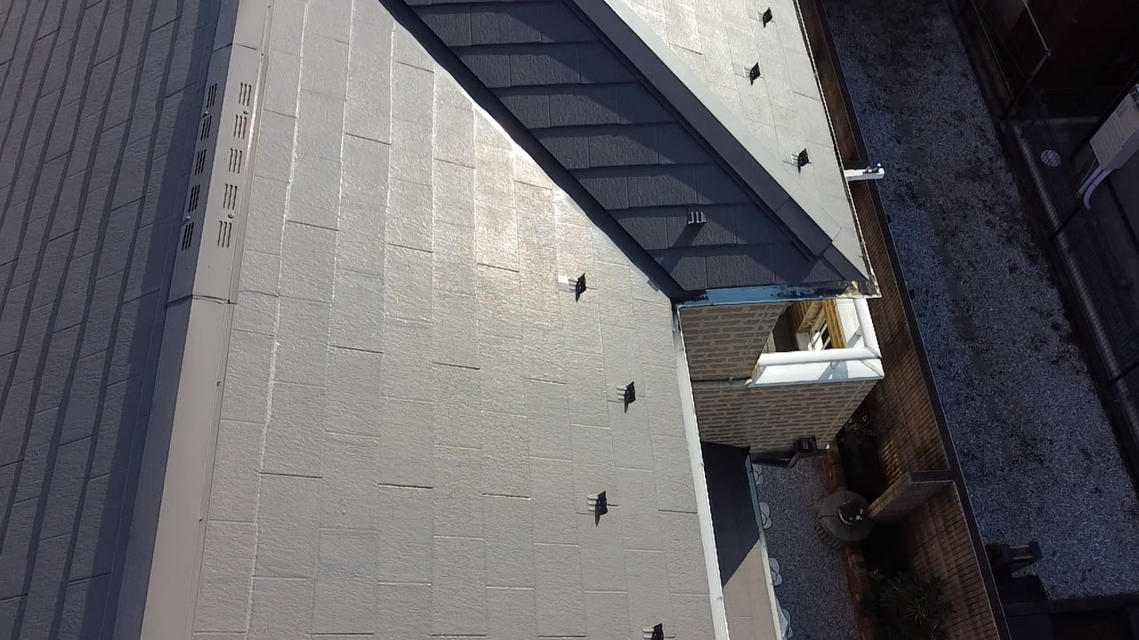 良好な状態のスレート屋根全景