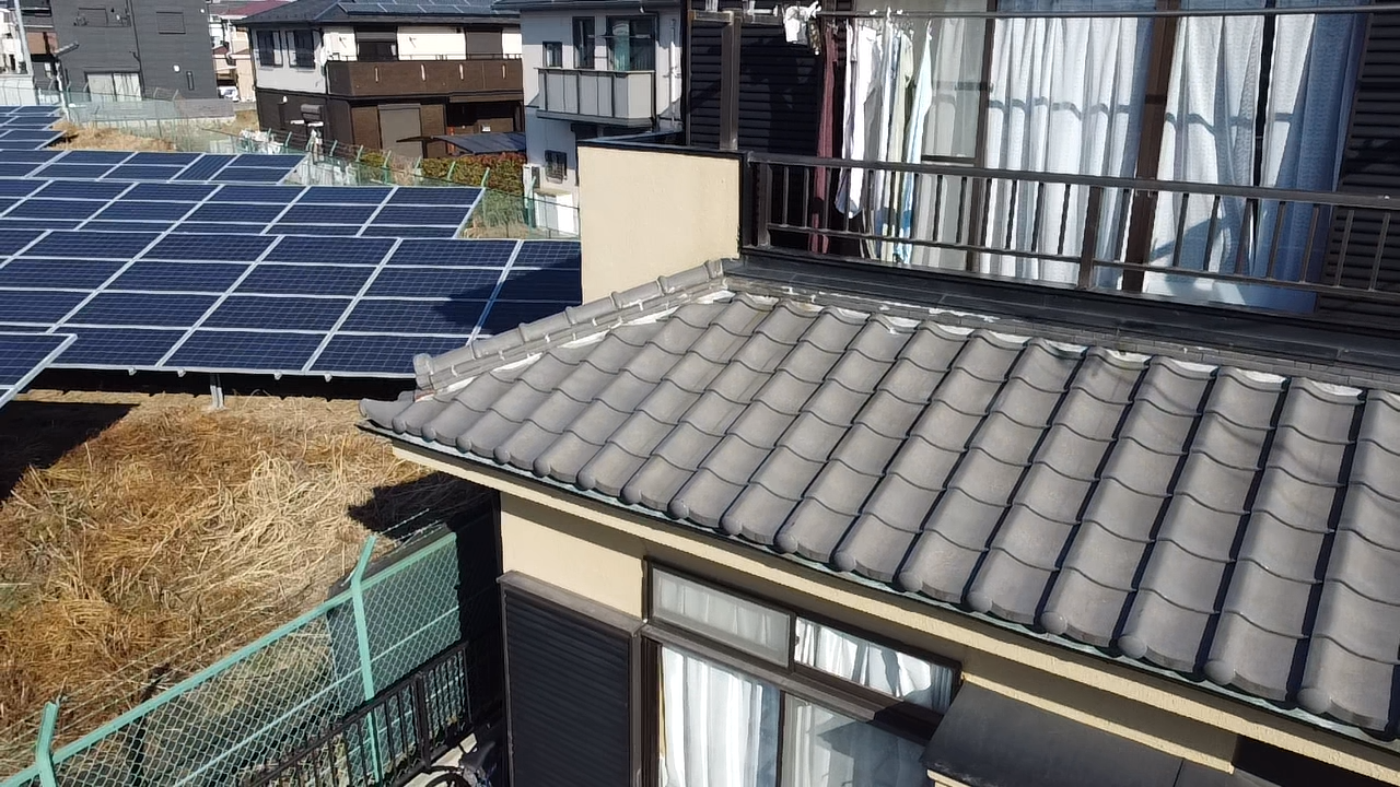 漆喰が詰まった瓦屋根