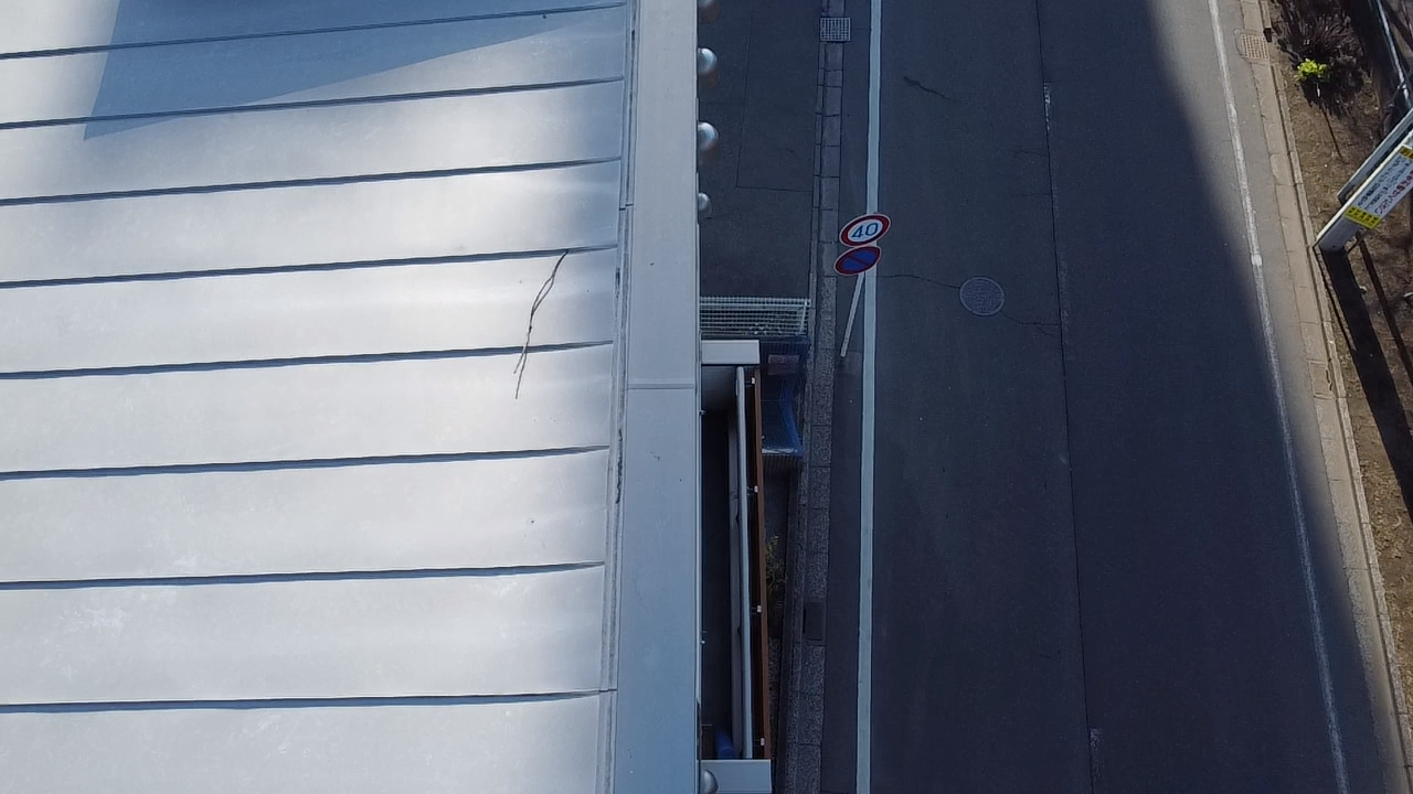 金属屋根とパラペット笠木の劣化状況確認