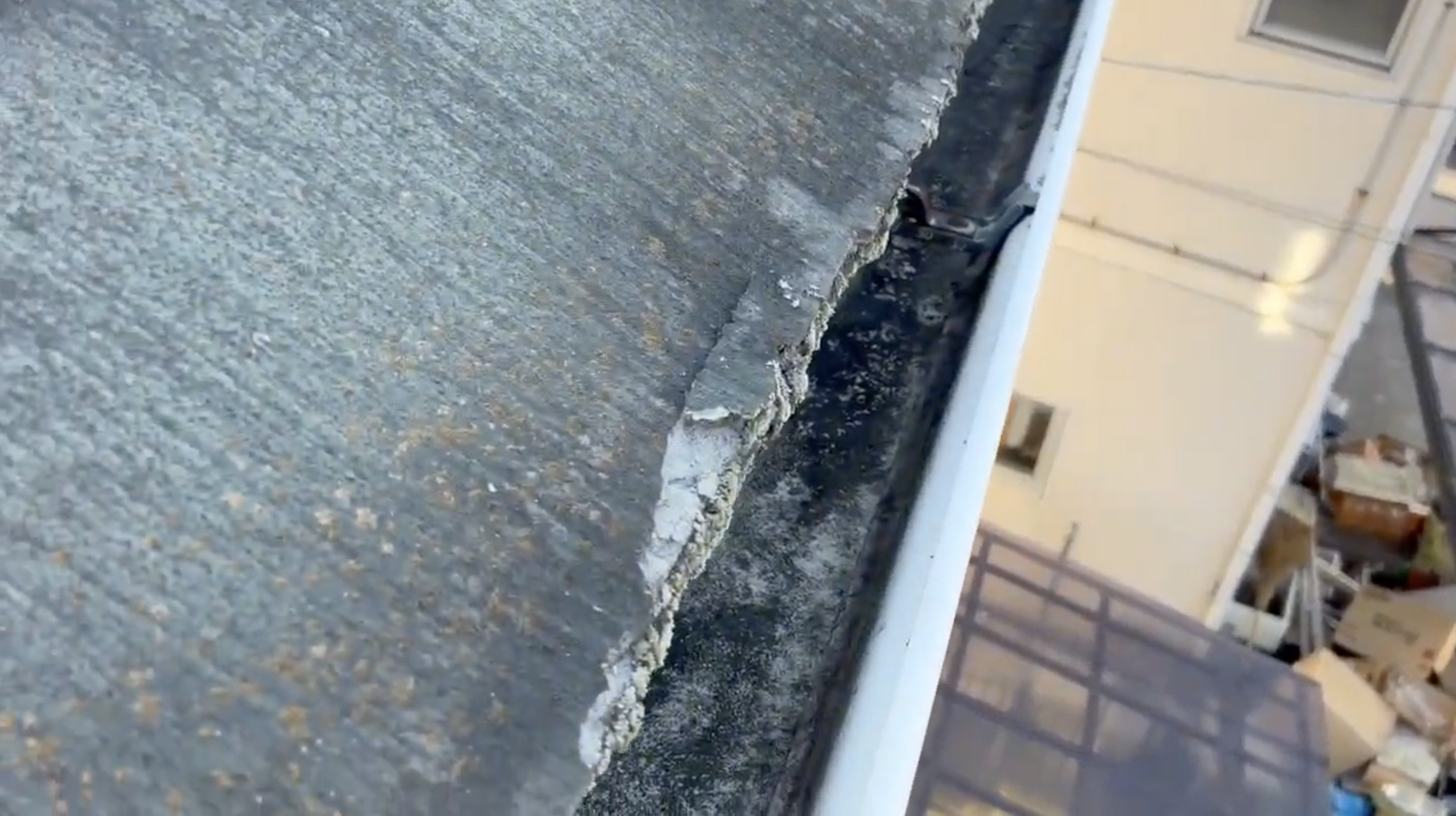 スレート屋根の割れ