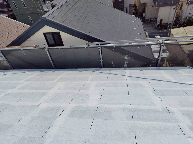 屋根下塗り後
