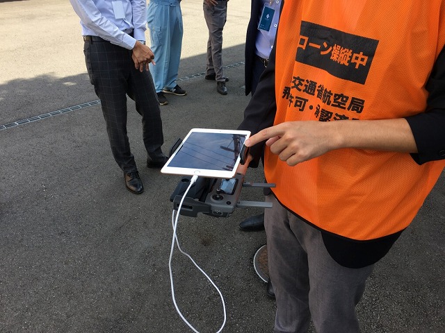 タッチパネルで操作