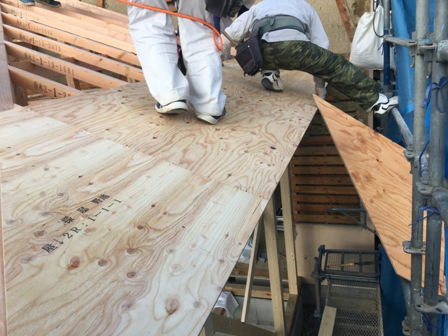 野地板張り開始