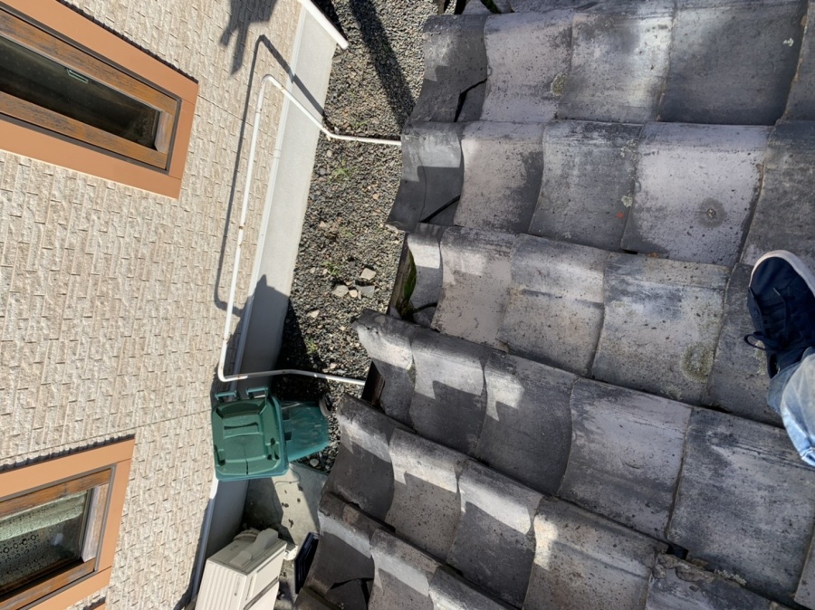 台風被害にあった桟瓦割れ