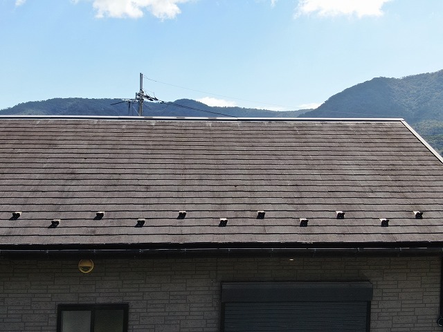 スレート屋根のドローン