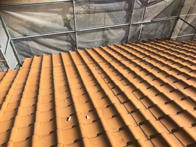 香芝の豪邸の黄土色の瓦屋根