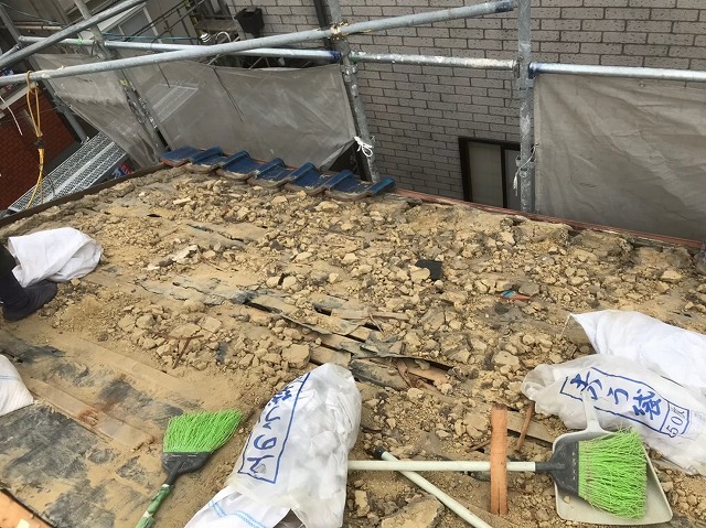 和瓦の撤去で見えてきた土葺き