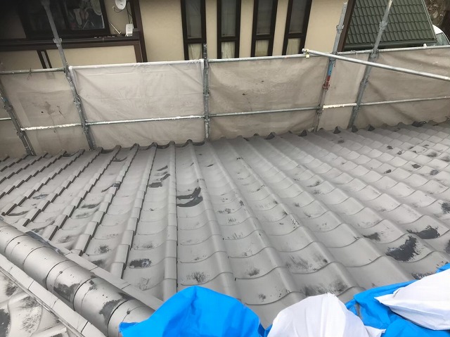 ブルーシートの覆われた棟