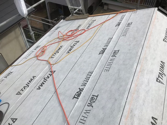 グレーの改質アスファルトルーフィング