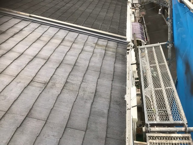 斑鳩町　スレート屋根　無料点検の様子