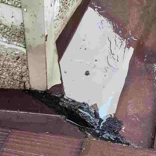 奈良県三郷町の雨漏りの屋根、応急処置