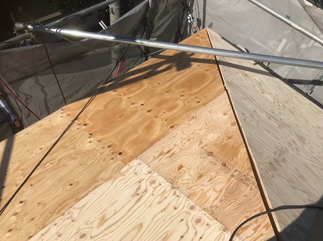 隅棟の野地板の増し張り