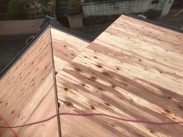 野地板の増し張り構造用合板使用