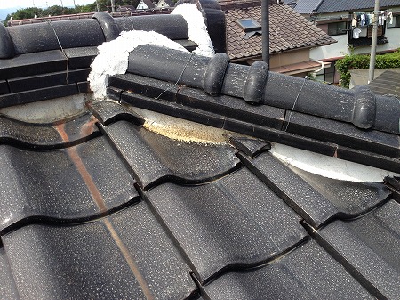 面戸漆喰が土が沁み出てきている