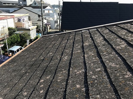 退色が進んだ屋根表面