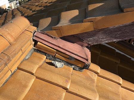 棟違い部瓦ズレ