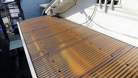解体前の塩ビ波板
